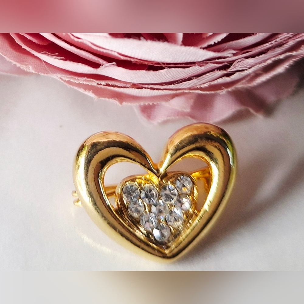 Vintage 80s 💕✨️Small Rhinestone Heart Pin/Brooch